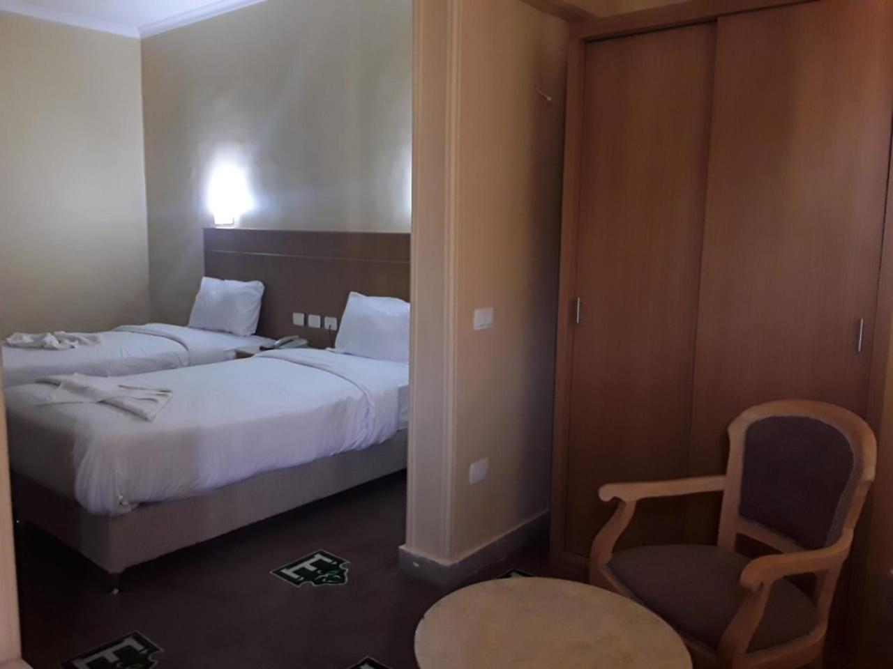 Regency Hotel Giza Esterno foto